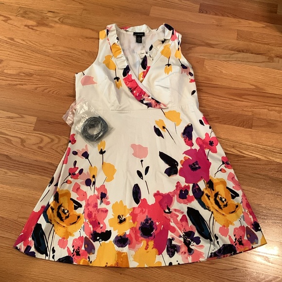 NWT Women’s Lane Bryant Size 18 Flowery Dress with V-Neck & Skinny Belt Included - Picture 2 of 11